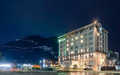 Holiday Inn, Katra at night